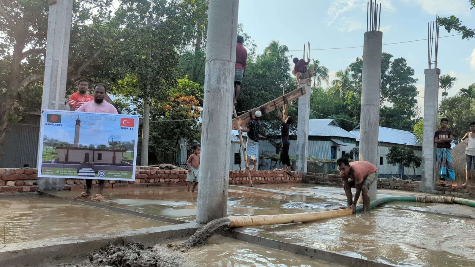 Bangladeş’te yapımına başlanan Orhan Meliha Cami inşaatımız hızla devam ediyor...